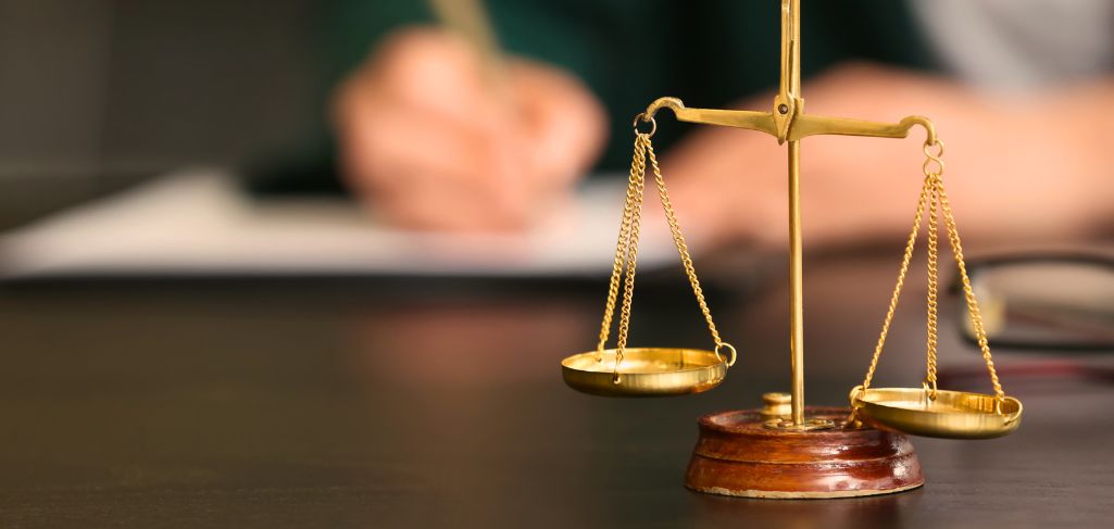 Arbitration & Litigation Lawyer